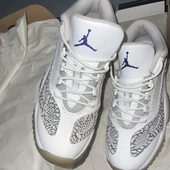 Jordan 11 Retro Low IE Cobalt 2015 (GS) - Picture 2 of 2